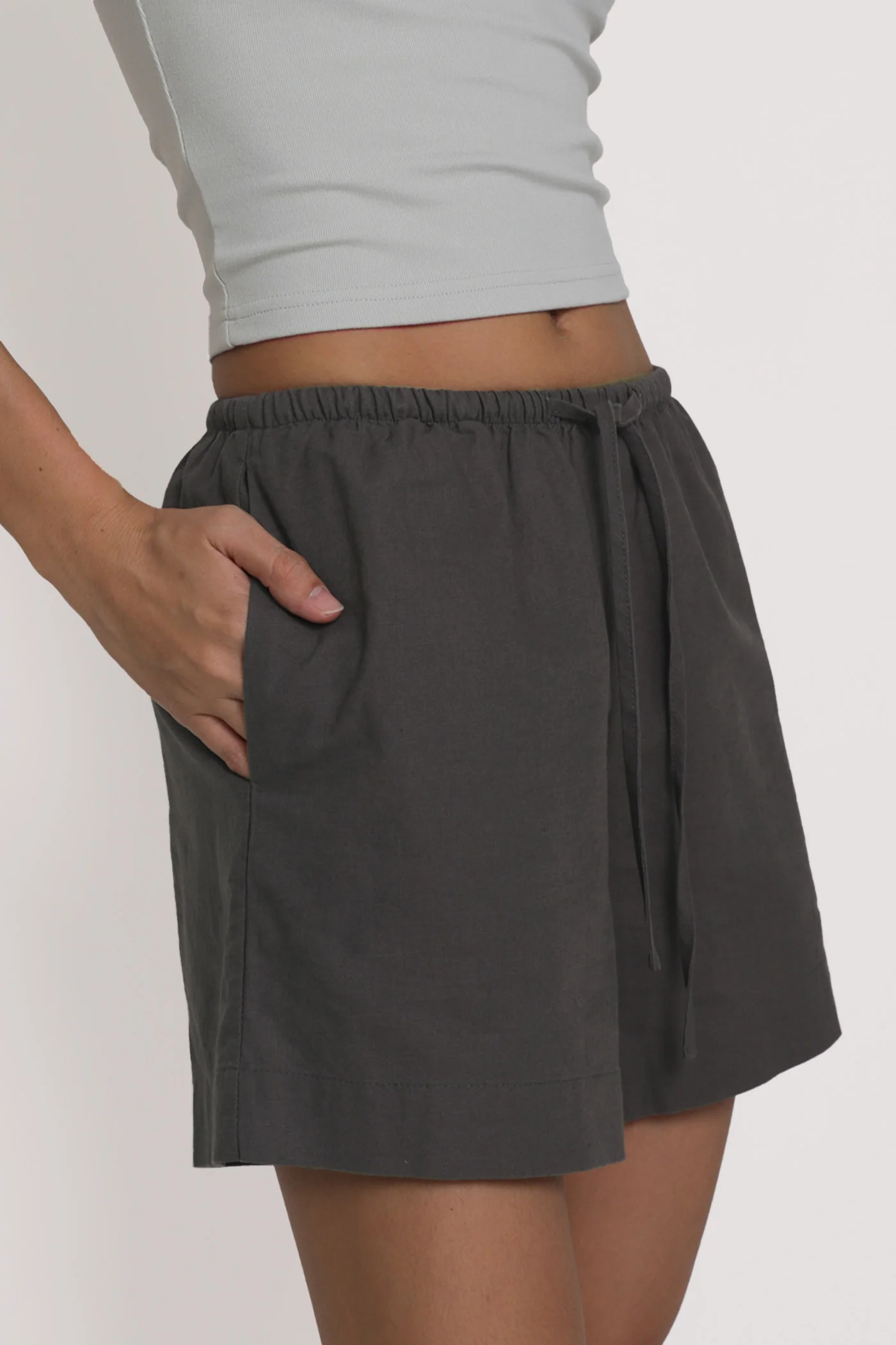 Dann Linen Shorts - Image 32
