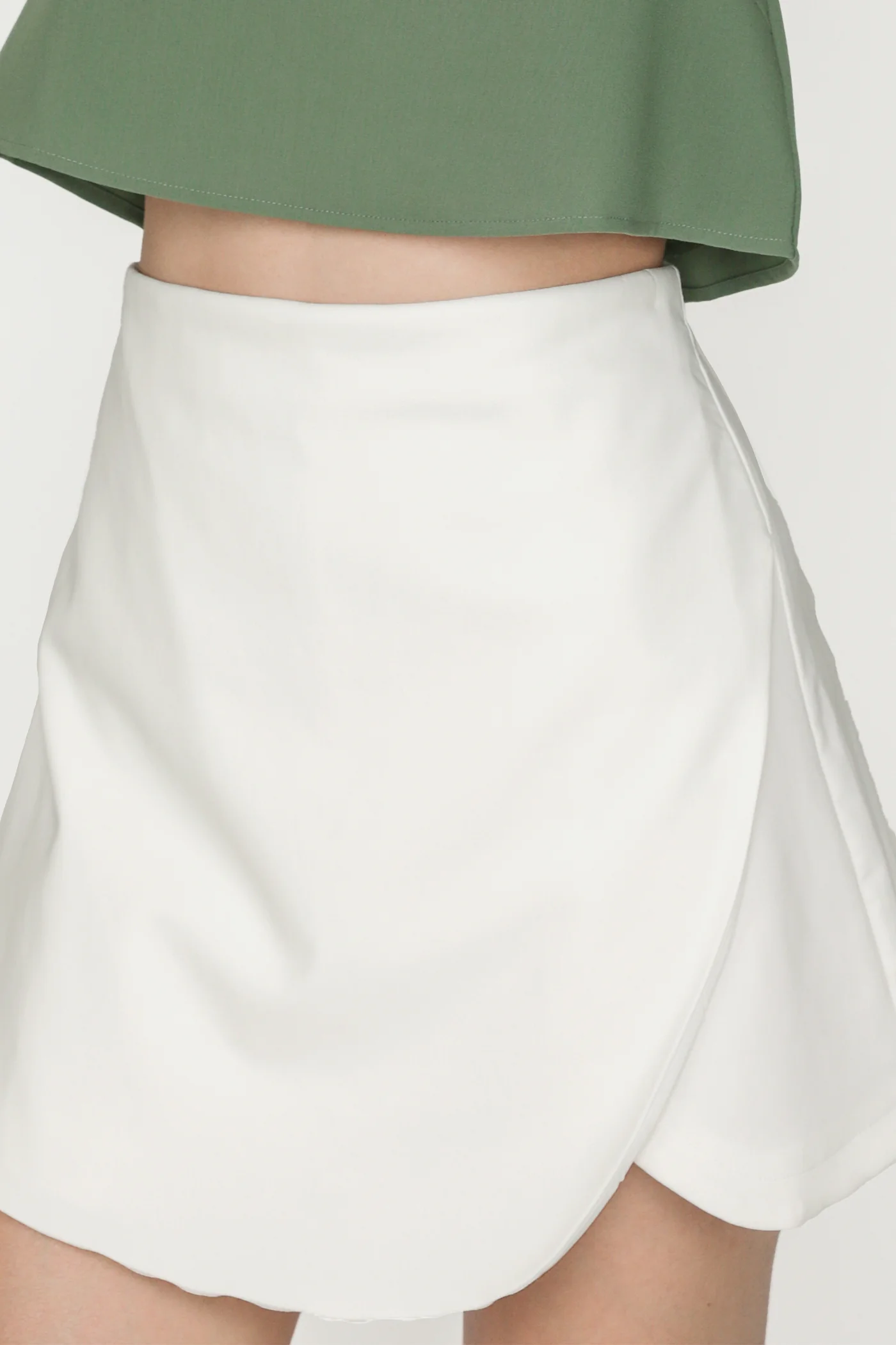 Giovanni Curved Hem Skorts - Image 4