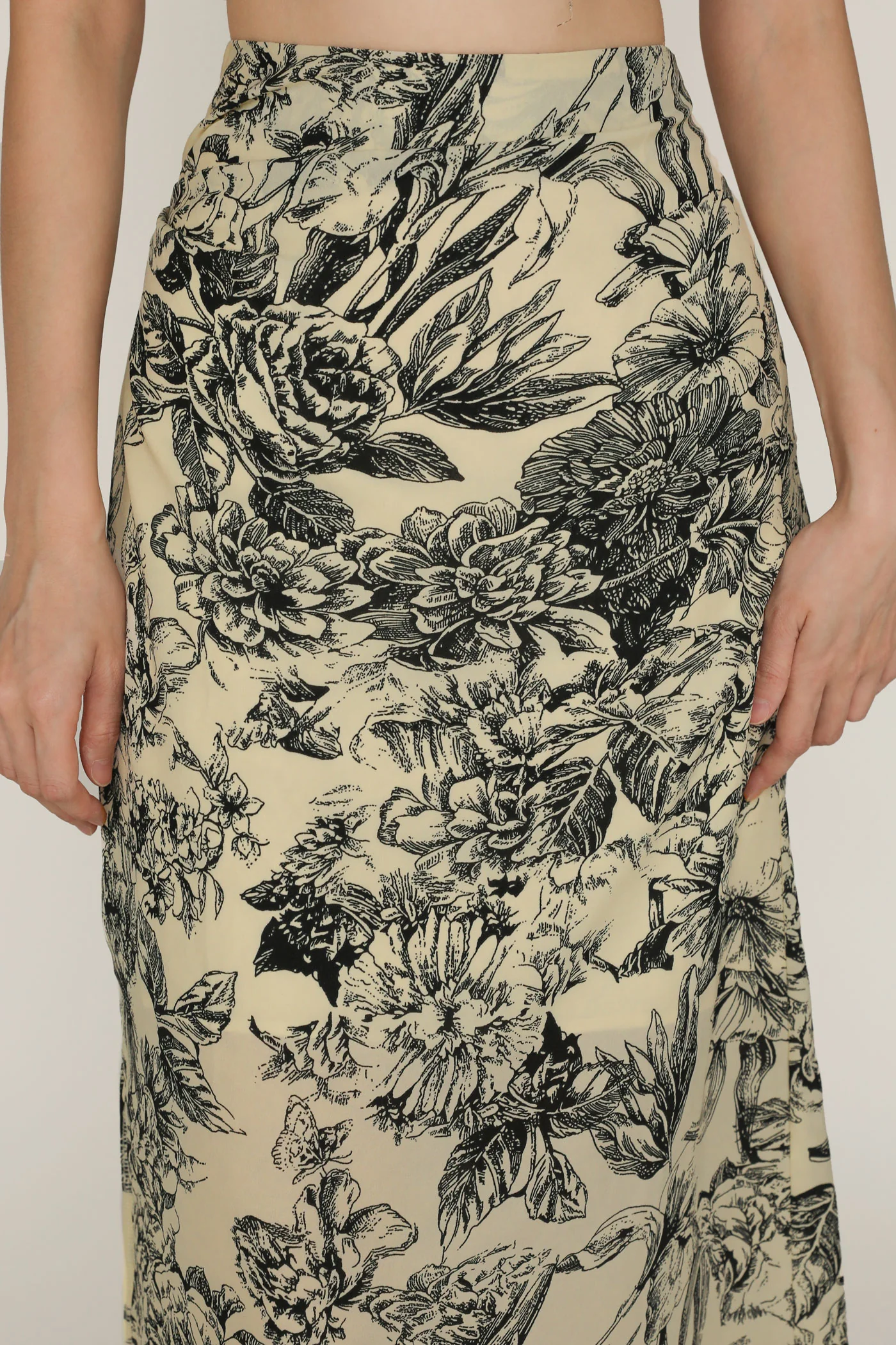 Jiselle Ruched Side Midi Skirt - Image 5