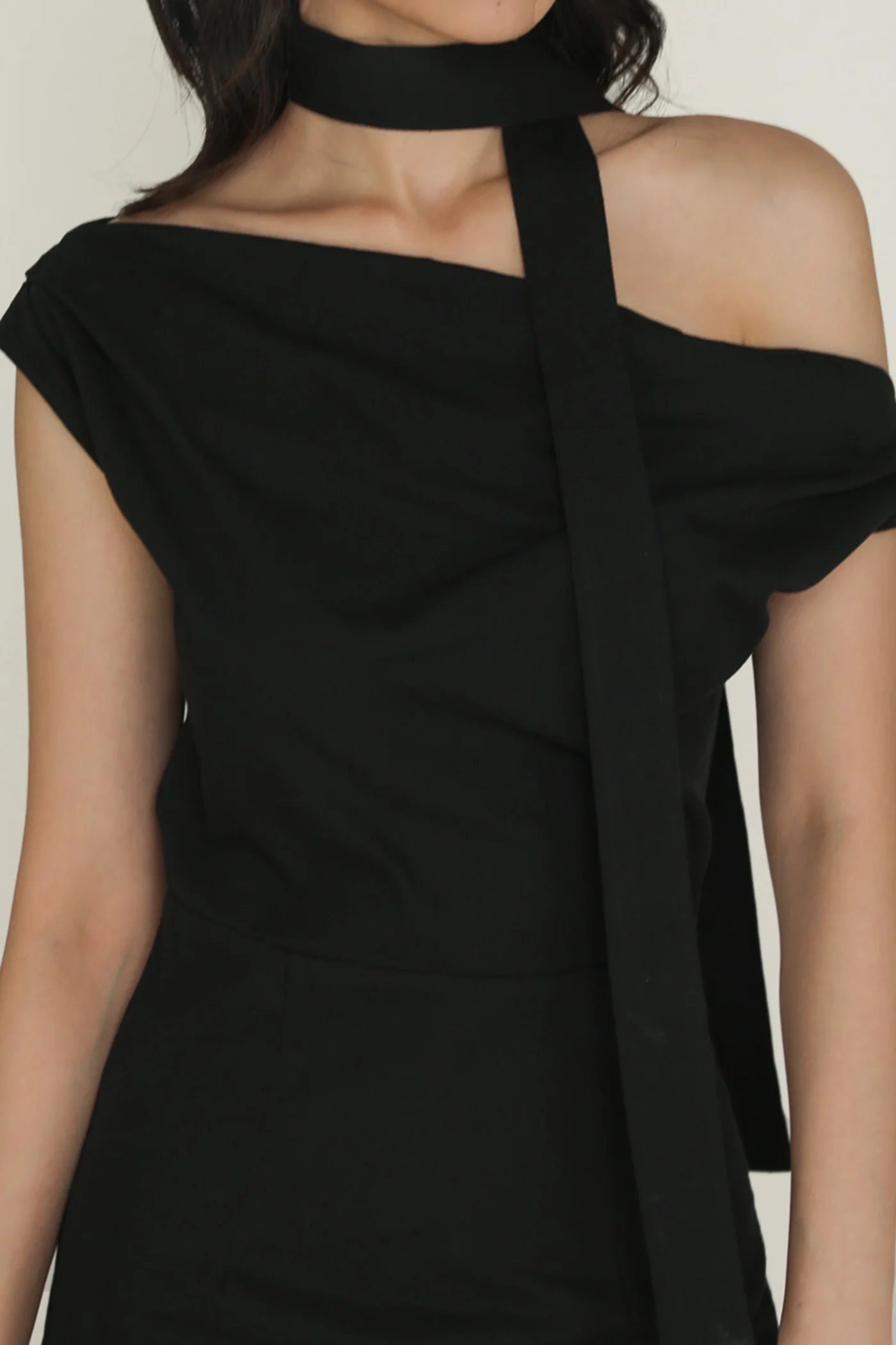 Kael Asymmetrical Shoulder Maxi Dress - Image 11