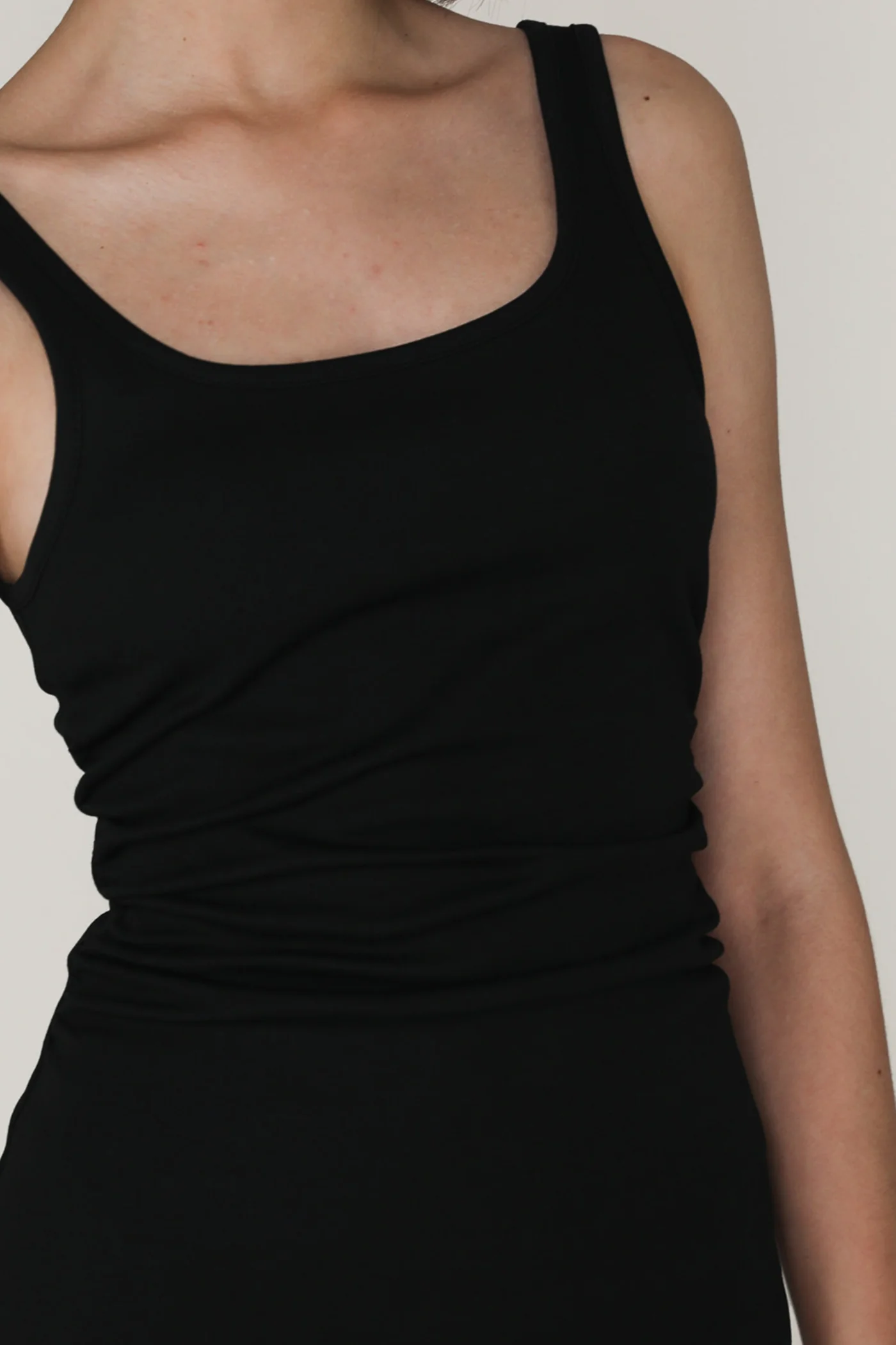 Kourtney Ruched Side Midi Dress - Image 4
