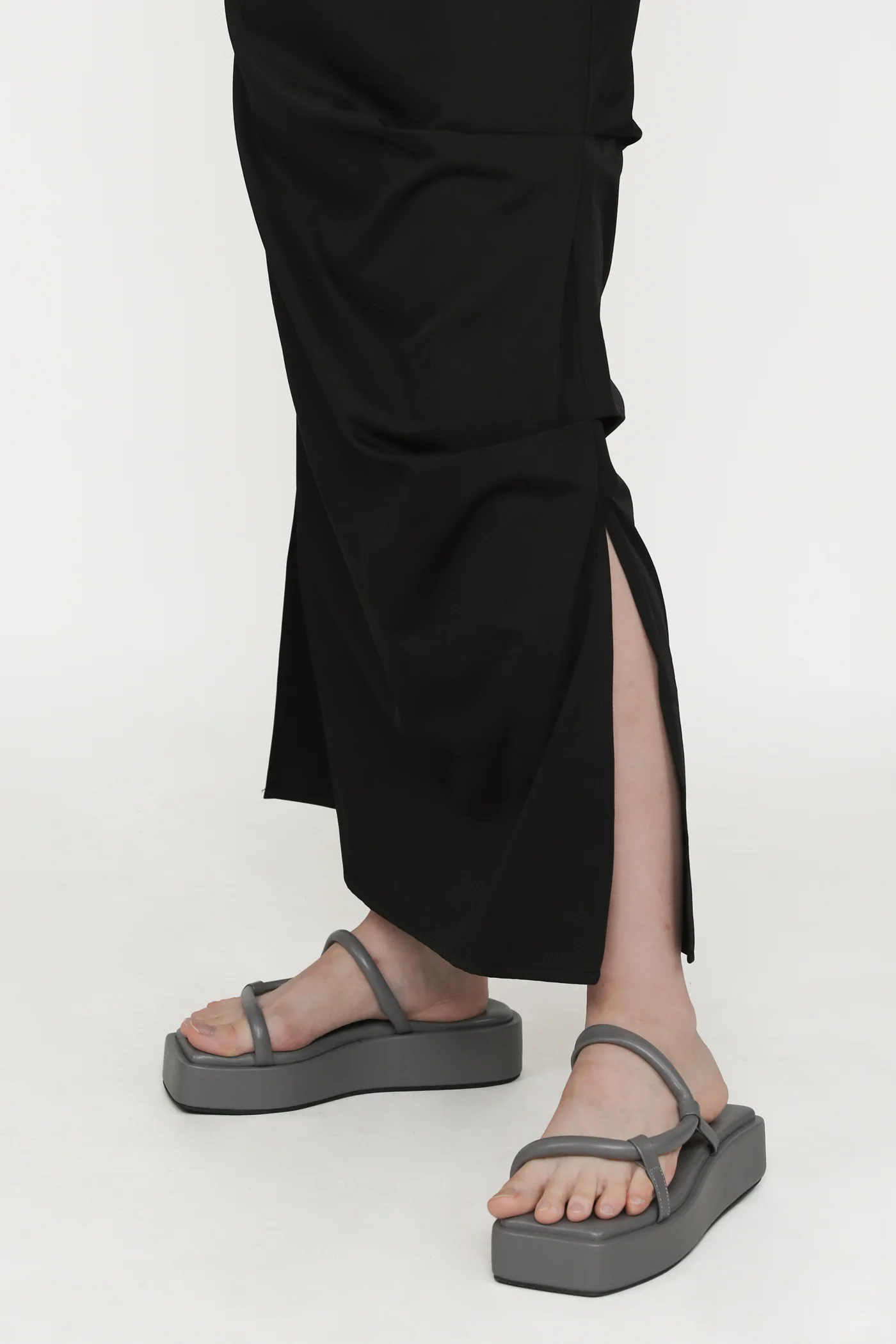 Yuna Ruched Maxi Skirt - Image 3